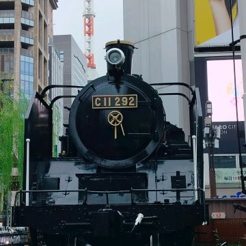 汽笛も鳴るノスタルジックな新橋SL広場 | Trip.com 東京