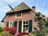 🚤 Exploring the Charming Canals of Giethoorn