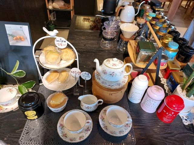 A cozy tea room in Haeundae, Dong-A Tea Room