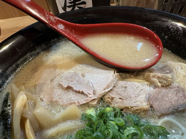 福岡・名島。福岡でとんこつラーメンを楽しむ『らーめん 漢(KAN)』