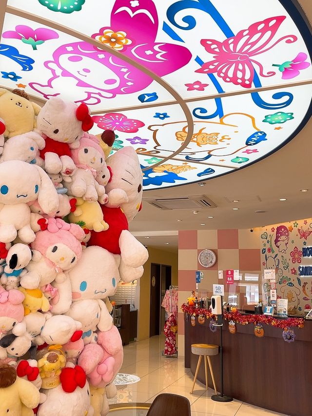 日本沖繩那霸市內打卡必住三麗鷗酒店
