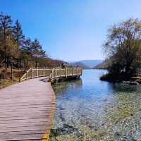 Discover stunning autumn in Jingtan Lake