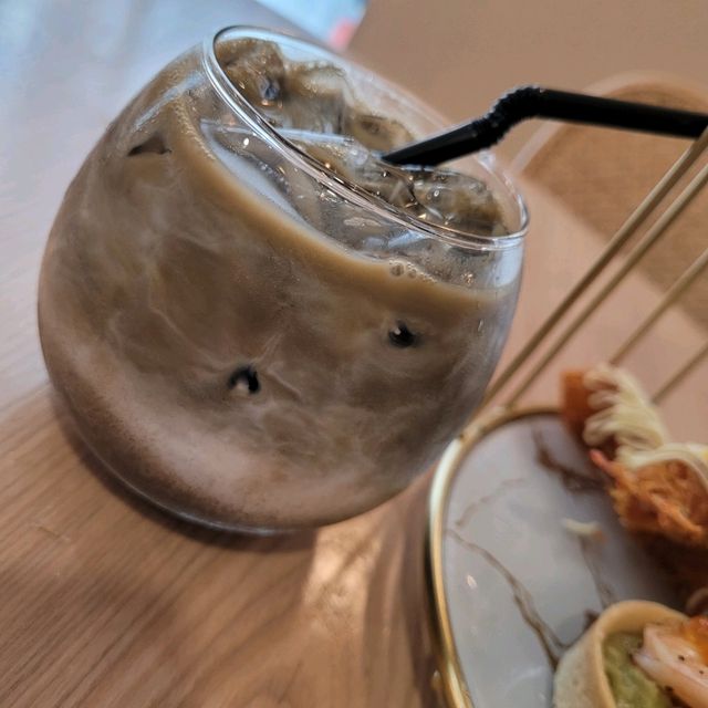長沙灣波希米亞風餐廳的鳥籠下午茶