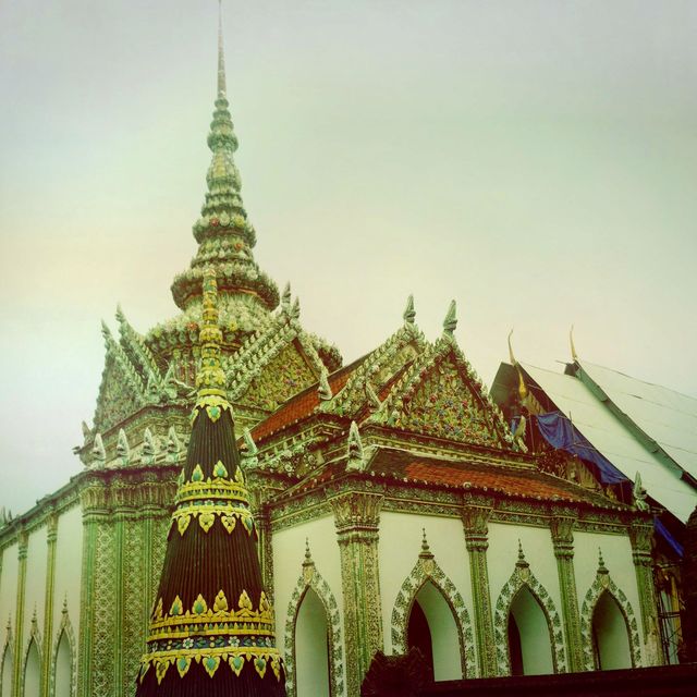 All that GLITTERS is the GRAND PALACE!
