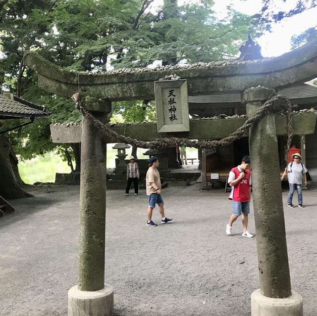 金鱗湖欣賞由布岳、湖泊、水上鳥居美麗景色