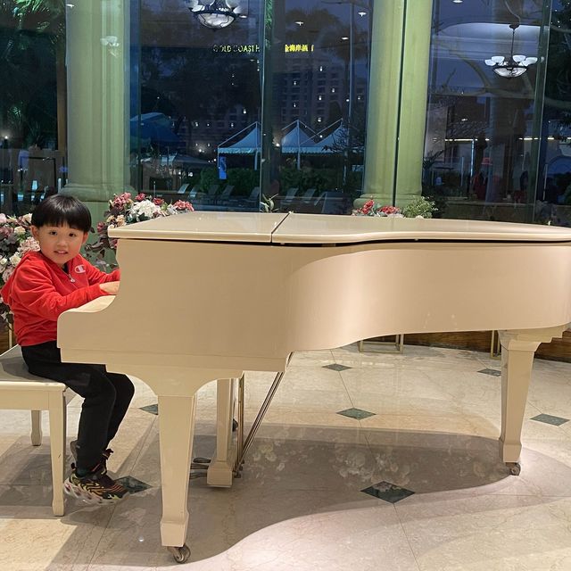  香港唯一親子海濱度假酒店，設備豪華齊全有泳池及兒童玩樂區。