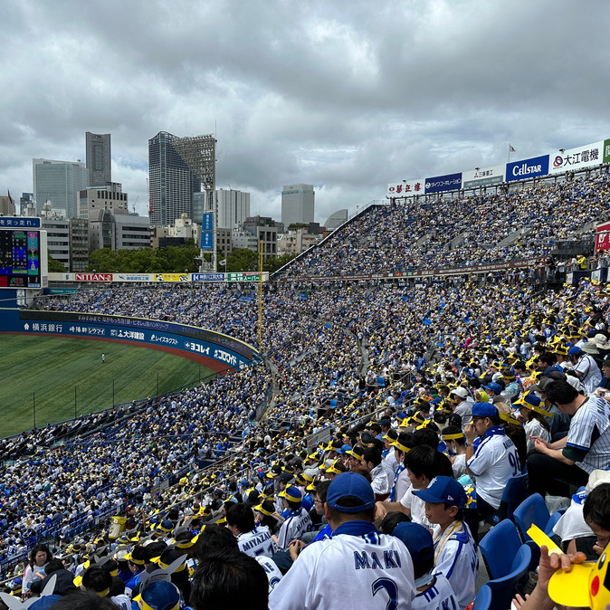 Yokohama] The entire stadium is painted yellow! Yokohama Stadium