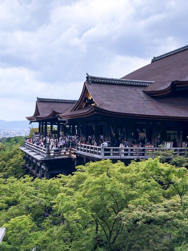 Visiting Kiyomizu Temple in Kimono