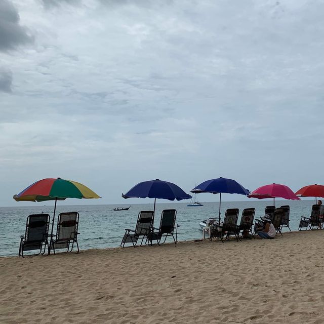 หาดสุรินทร์ พักผ่อนชิลได้ทั้งวัน