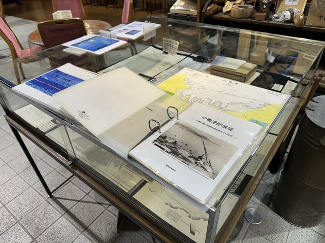 北海道・小樽。小樽の歴史・観光お土産が揃います『小樽市観光物産プラザ (運河プラザ)』