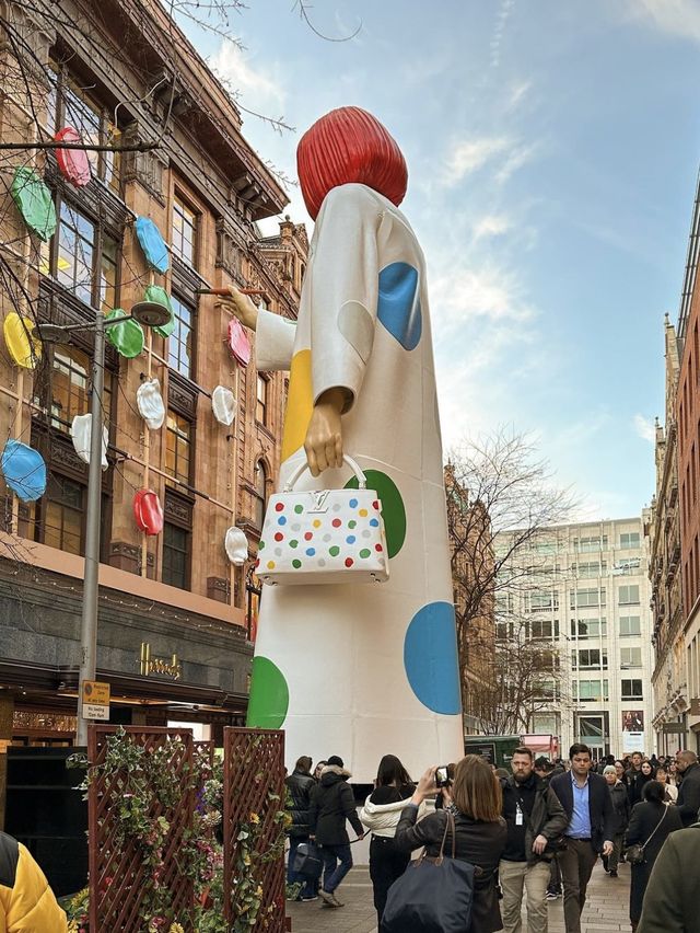 「英國必去打卡點」- Harrods百貨公司：奢華宮殿般的購物體驗，專賣高檔奢侈品牌