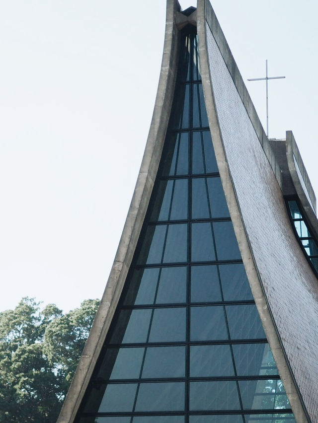 🌳 臺中東海大學 很有活力的校園 路思義教堂💒 非信徒也值得一遊