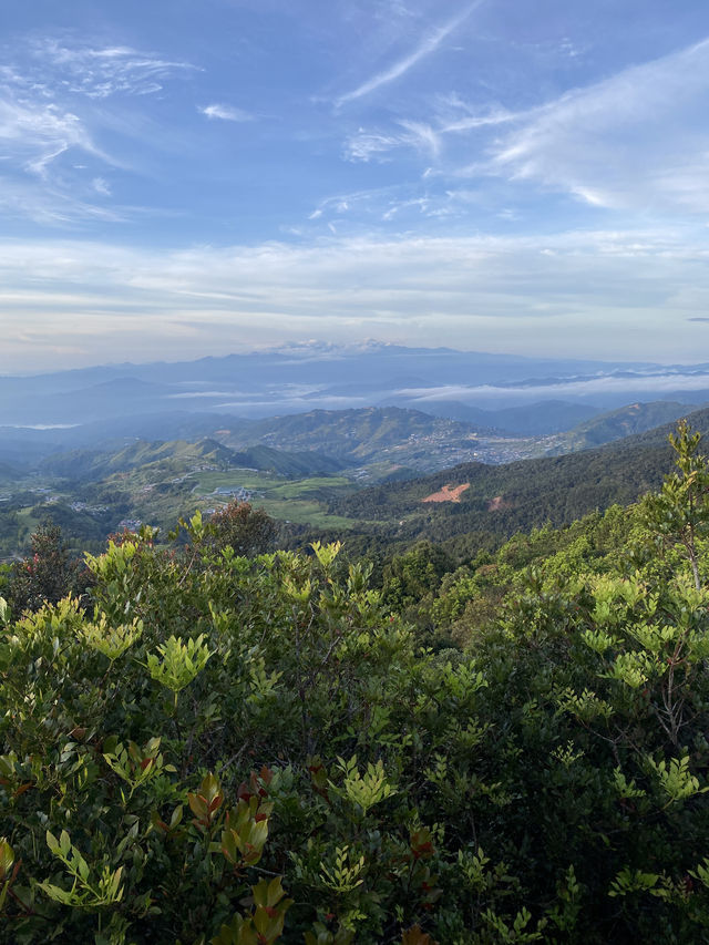 🇲🇾 Sunrise Majesty: A Hike up Maragang Hill, Sabah