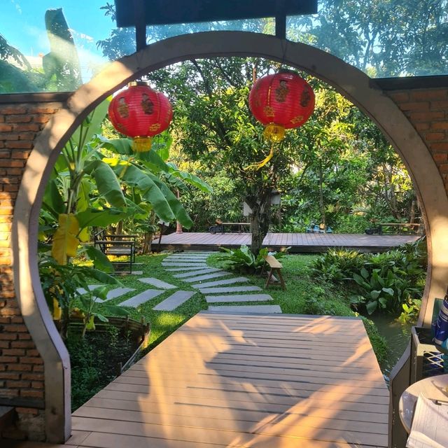 ชายสมัย คาเฟ่ไม่ลับ ย่านฝั่งธน