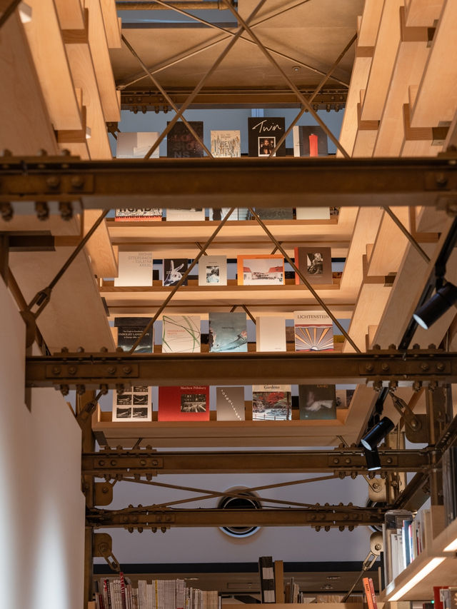 【東京都/銀座】本屋の中に美術館⁉︎おしゃれすぎるアートな空間