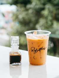 曼谷的Rebellion Café，咖啡店以其獨特的飲食文化