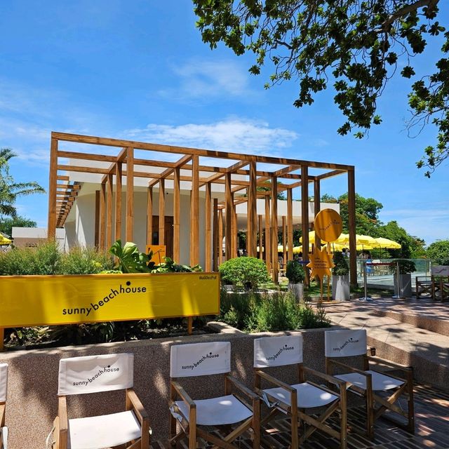 คาเฟ่สุดฮิตติดทะเล Sunny Beach House พัทยา