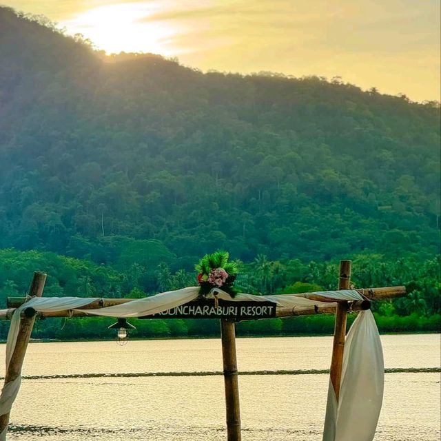 ที่พักลับๆ เกาะช้างเลี้ยวซ้าย กุญชระบุรีรีสอร์ท