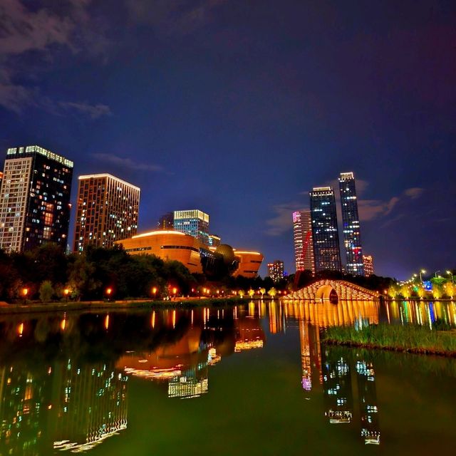 Georgeous Hangzhou at Night!