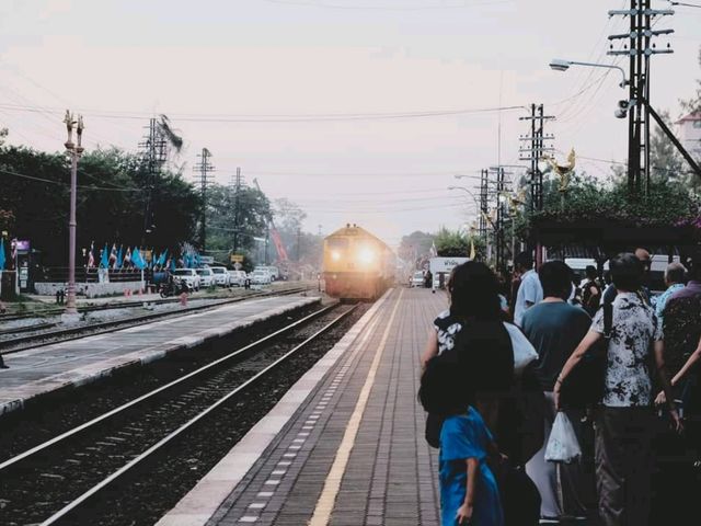 🚞🚞ถ่ายรูปสวยๆที่ @สถานีรถไฟหัวหิน