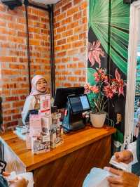 Cafe Hunting | English Cottage Style Cafe by Qidot