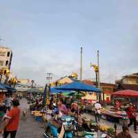 ตลาดเช้าริมน้ำเมืองอุทัยธานี
