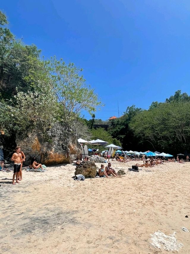 🇮🇩Uluwatu Beach in Bali, Indonesia ⛱️