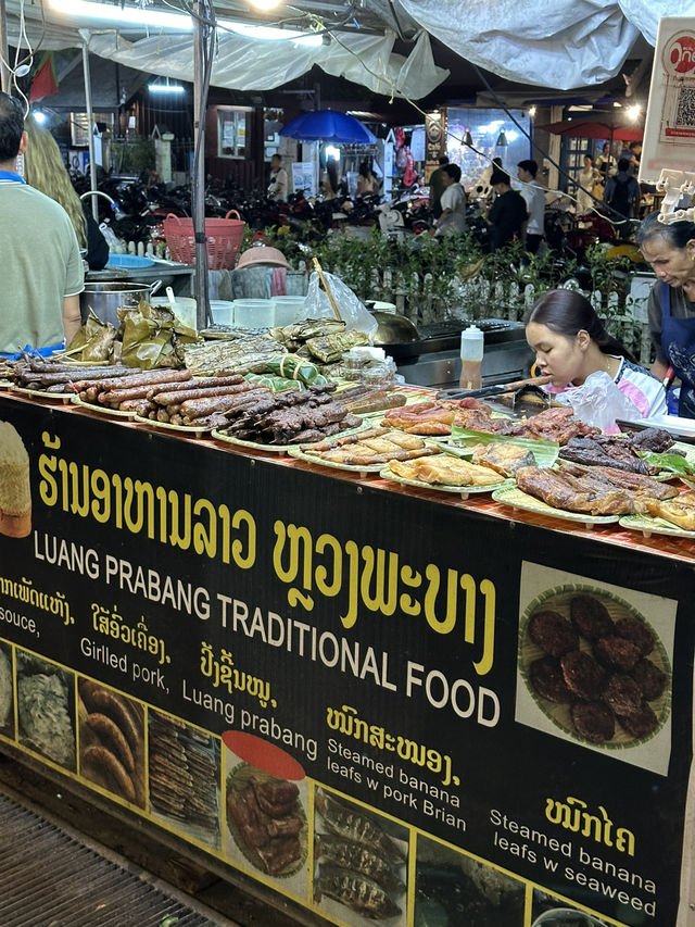 LUANG PRABANG NIGHT MARKET - Laos