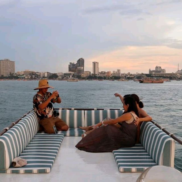ล่องเรือกลางอ่าวพัทยา กับ Aura Dream Voyage
