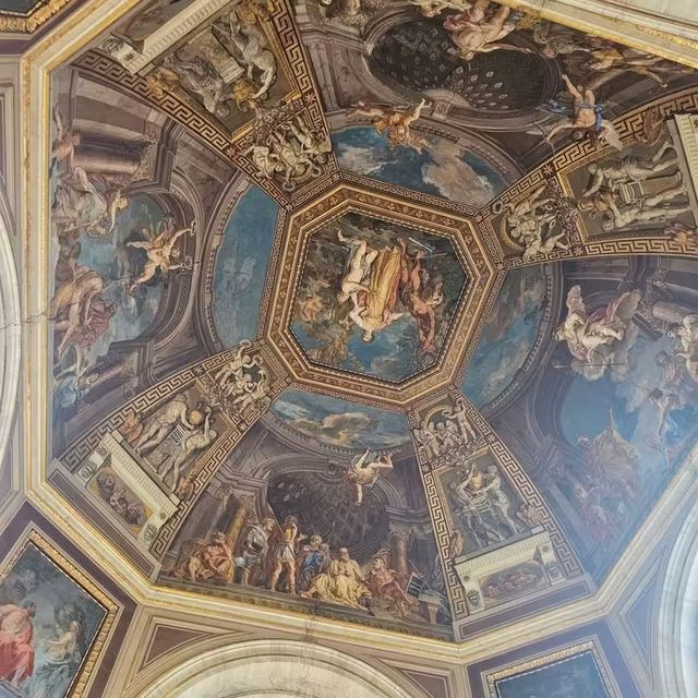 [ヴァチカン]ローマ市内の独立国ヴァチカンの美術館[ヴァチカン美術館]