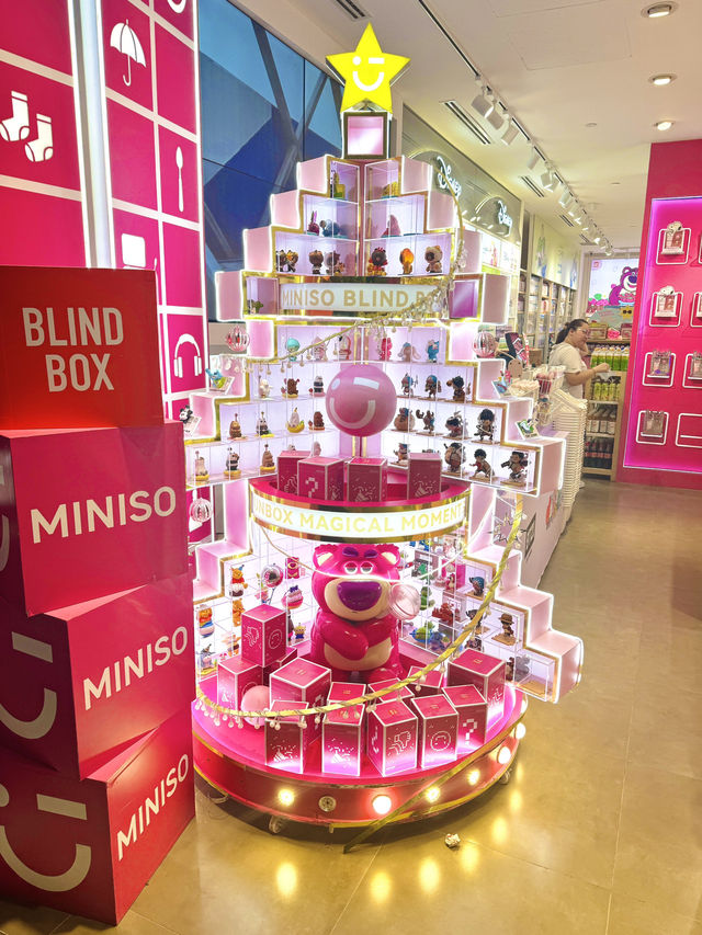 🇸🇬 Shopping Delight at Miniso Singapore: A Haven of Pink and Playfulness 