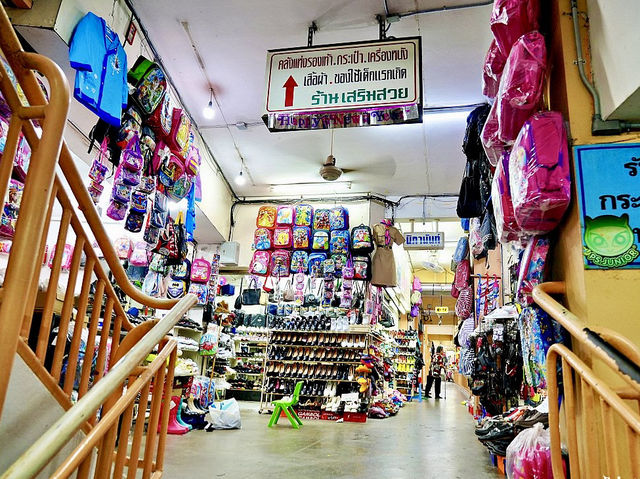 體驗清邁當地文化｜必到瓦洛洛市場！🛍️🌺