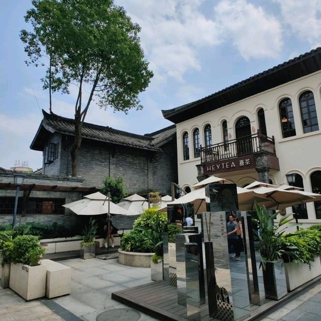 【成都】寬窄巷子：特色舊建築、小食攤檔、漢服遊客，拍照品嚐街頭小色