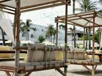 ดีไซน์โฮเทลสวยเกร๋⛱️บรรยากาศสบายๆ ริมหาดเฉวง
