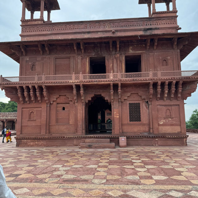 Royalty of Taj Mahal & Fatehpur Sikri