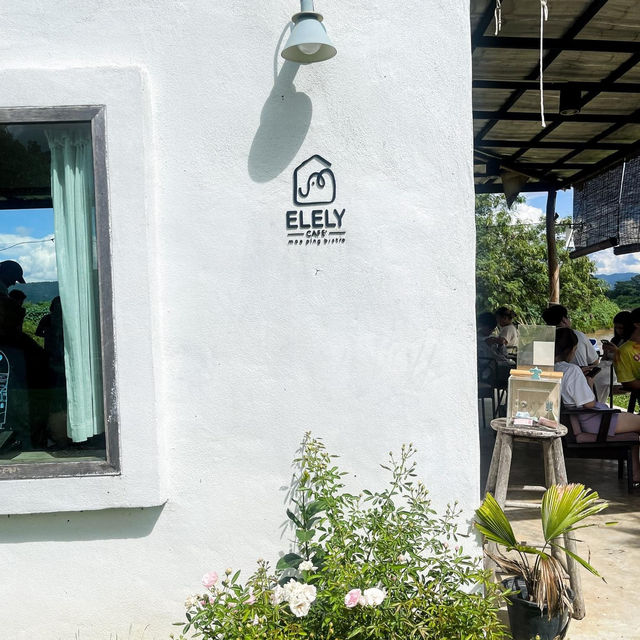 Elely Cafe คาเฟ่มินิมอลท่ามกลางธรรมชาติ