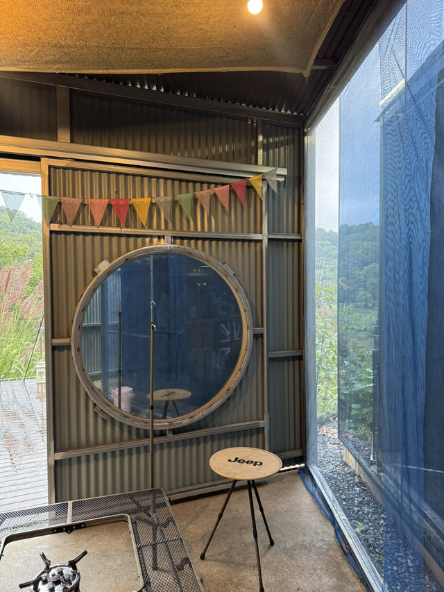자연 속 프라이빗한 공간, 야외 테라스와 자쿠지 🌅