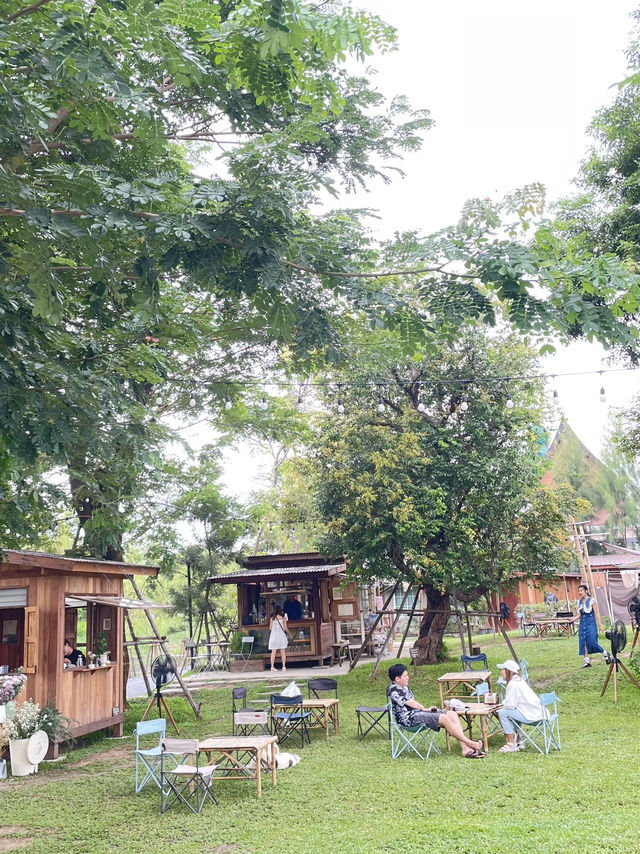 ดอกไม้ประตูแจกัน วิลเลจ คาเฟ่นนทบุรี