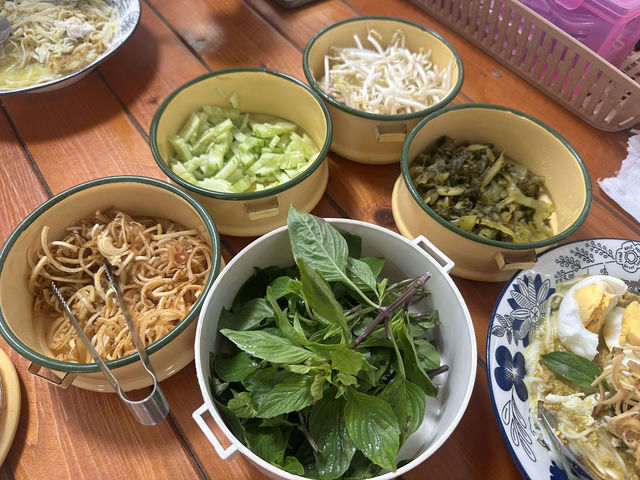 ขนมจีนน้ำยาปู ท่าหลวง ร้านนี้อร่อยมาก 🍚🥢