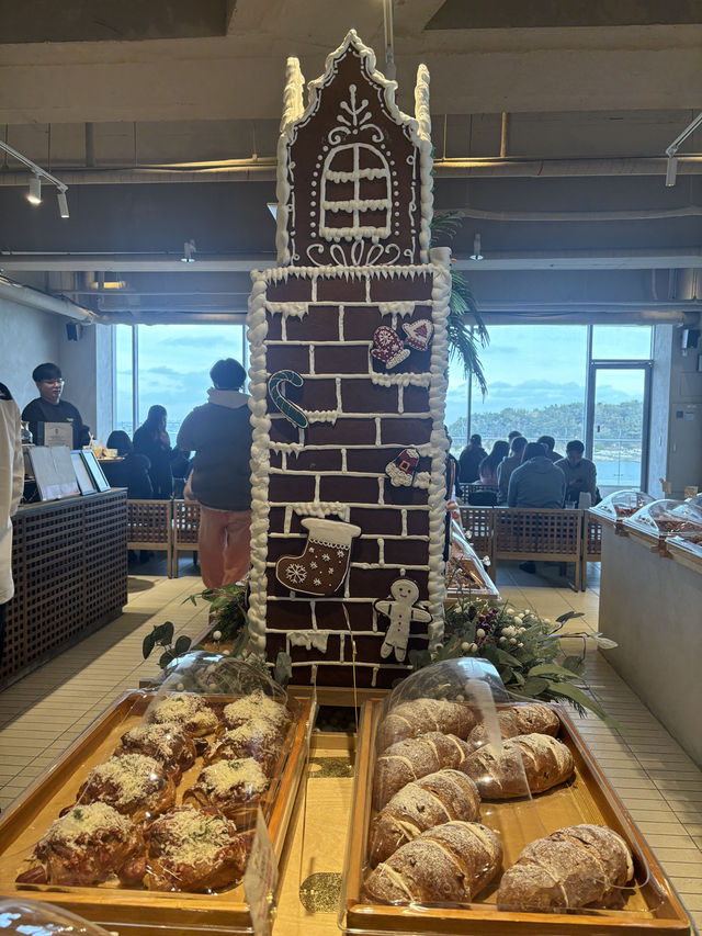 인천에 “🍓딸기 크리스마스 트리🎄”가 떳다