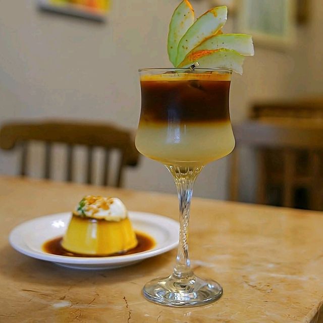 台灣高雄_RAN CAFÉ_ 必訪甜點店 優雅的芭樂美式