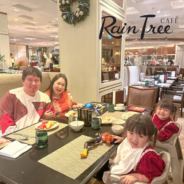 ดินเนอร์วันนี้ Rain Tree Cafe