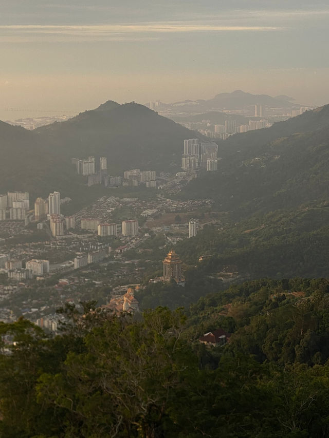 Escape to Penang’s Scenic Wonders 🌴⛰️