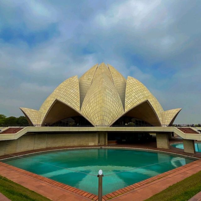 ✨ Lotus Temple: A Haven of Peace and Beauty 🌸🏛️