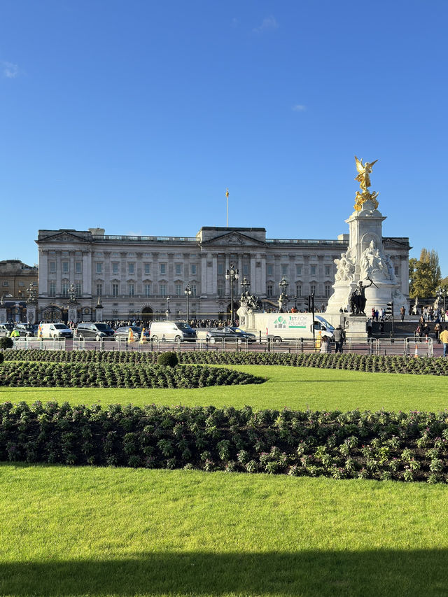 Buckingham Palace – A Glimpse Into Royal Majesty