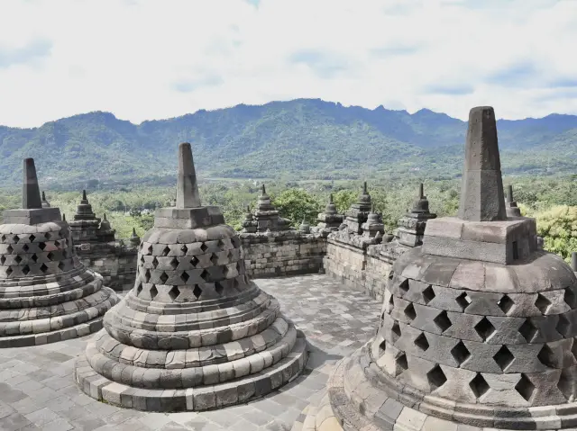 日惹婆羅浮屠Borobudur 世界上最大的佛教遺跡