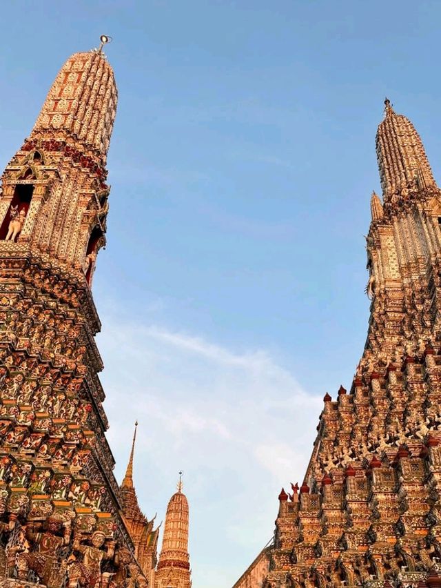 🌟 Wat Arun: A Breathtaking View You Can’t Miss! 🏯✨