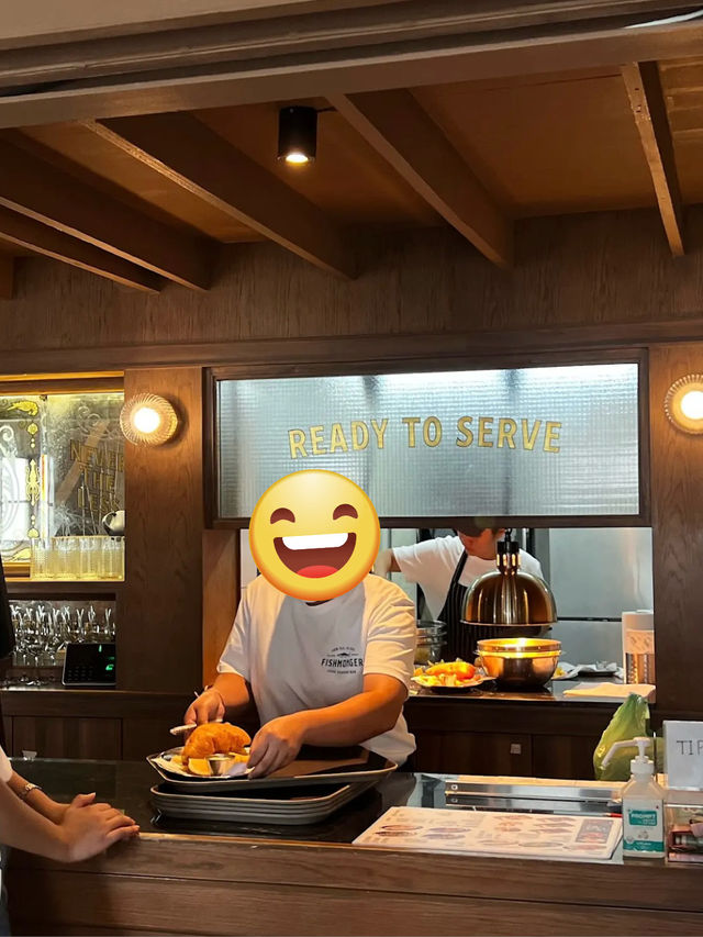 Fishmonger Ari ร้าน Fish & Chips เจ้าดัง