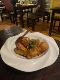 De Waroeng Labuan Bajo: Flavor That Hits the Spot! 🍗🍄