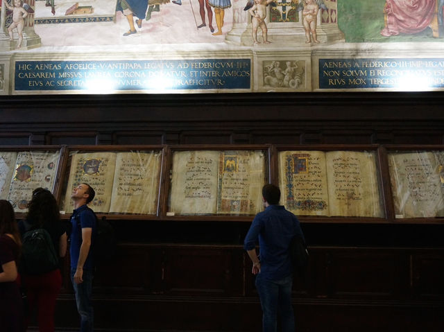 【イタリア・シエナ】ピッコロミニ家の図書館は必見！シエナ大聖堂